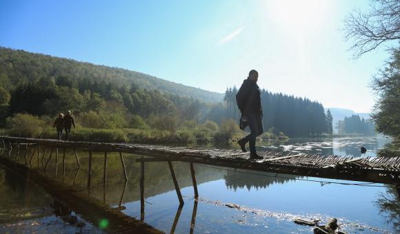 Le Pont des Claies, sur la Semois, est le dernier représentant du genre dans la vallée