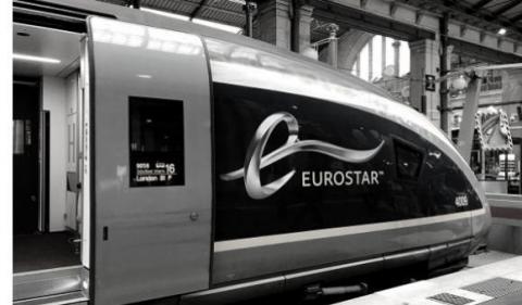 Le train Eurostar au départ de Londres Eurostar en gare